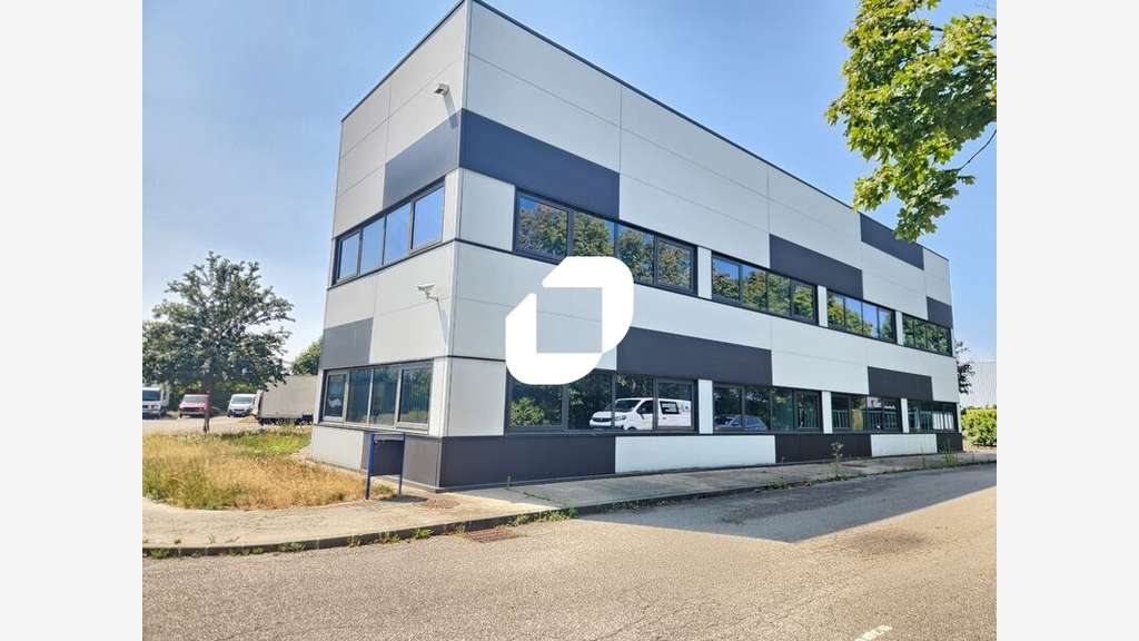 Situé au sein de la zone d'activités de la Zone de