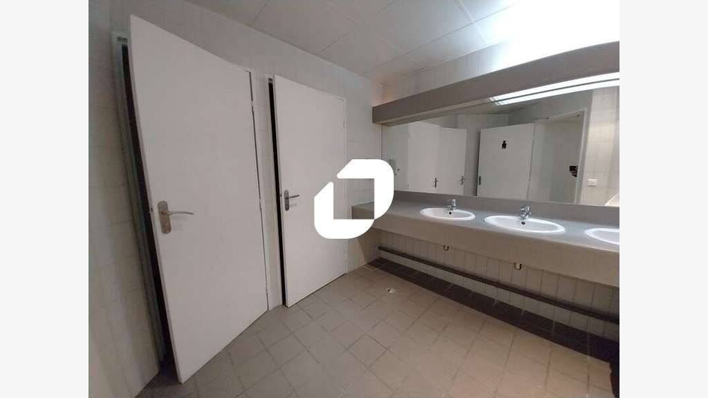 vous propose à la location des surfaces d