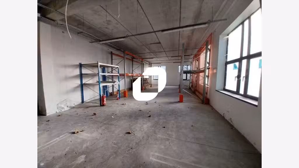  vous propose à la location des surfaces d