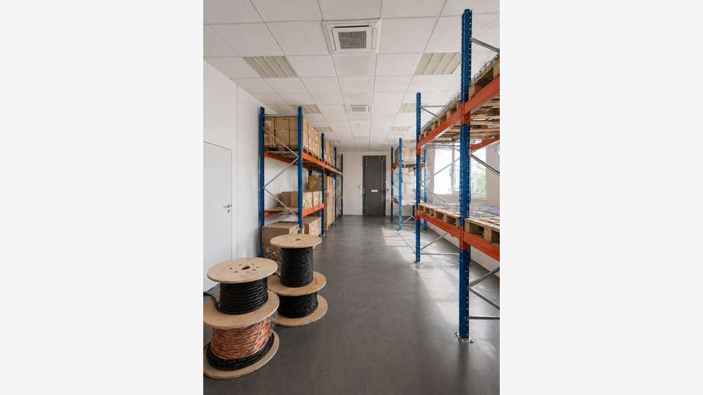 Locaux de 141m² et 247m² à louer à Montigny