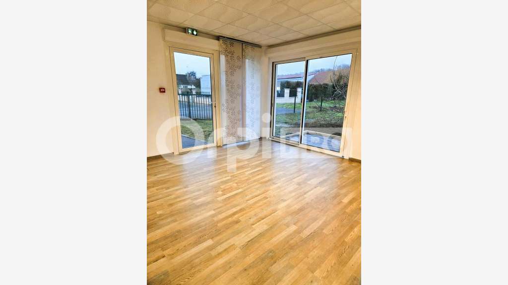 Loue local pro 160m² Montigny-Lengrain axe passant