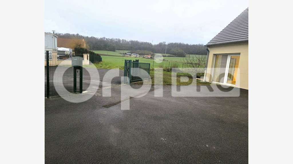 Loue local pro 160m² Montigny-Lengrain axe passant