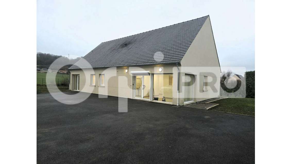 Loue local pro 160m² Montigny-Lengrain axe passant