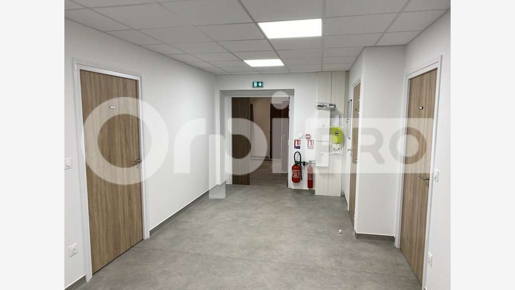 Local professionnel 29m² à louer à Montivilliers