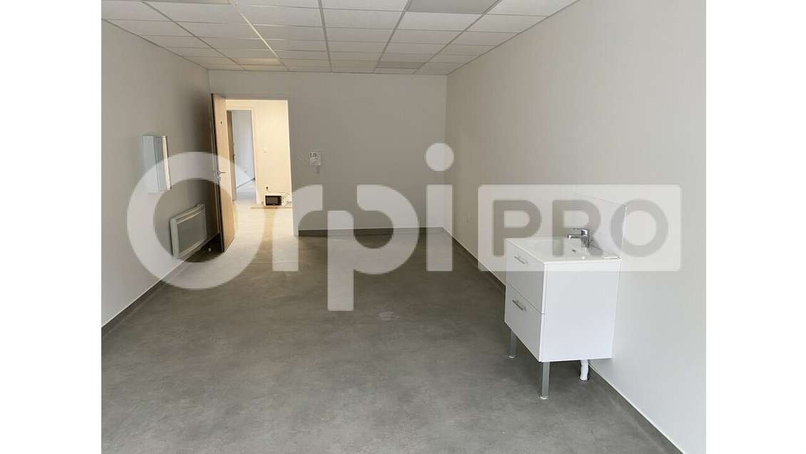 Local professionnel 29m² à louer à Montivilliers