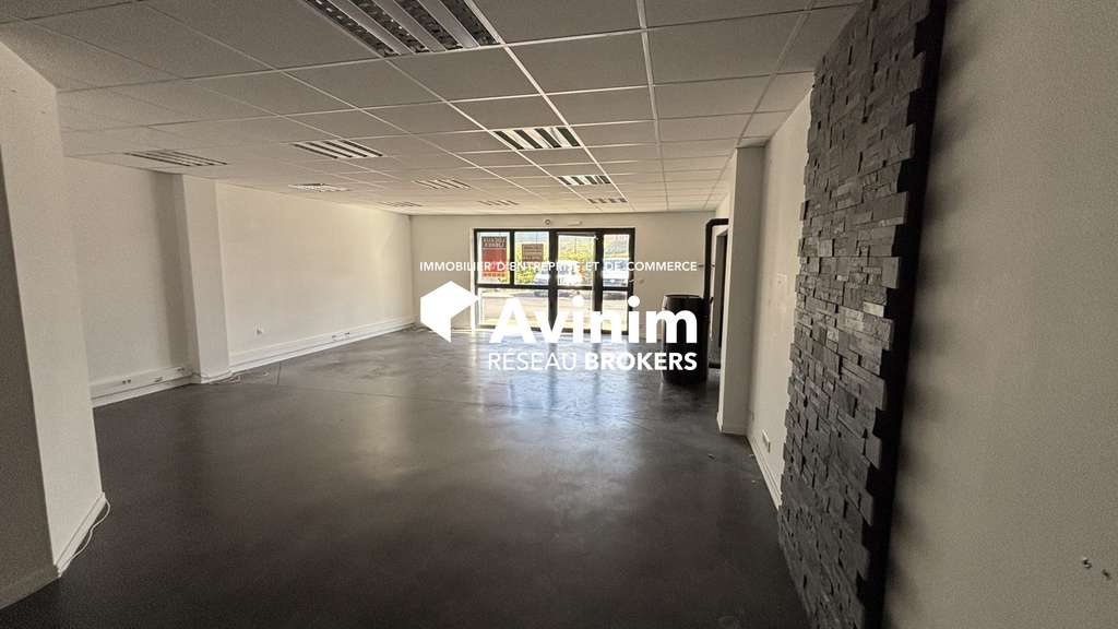 Loue local d'activité 460m² en ZAC à Montivilliers