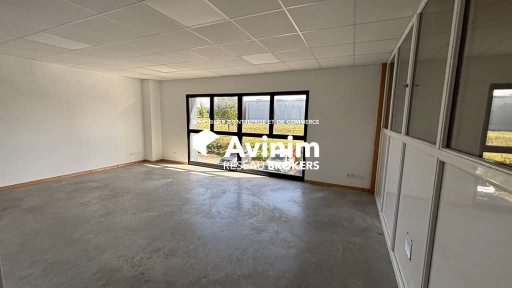 Loue local d'activité 460m² en ZAC à Montivilliers