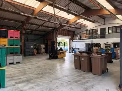 À louer – Local d'activités de 552 m² à Monti