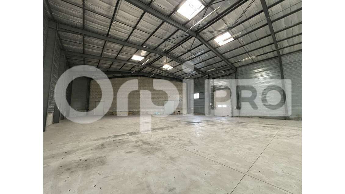 À louer entrepôt brut 695m² à Montluçon