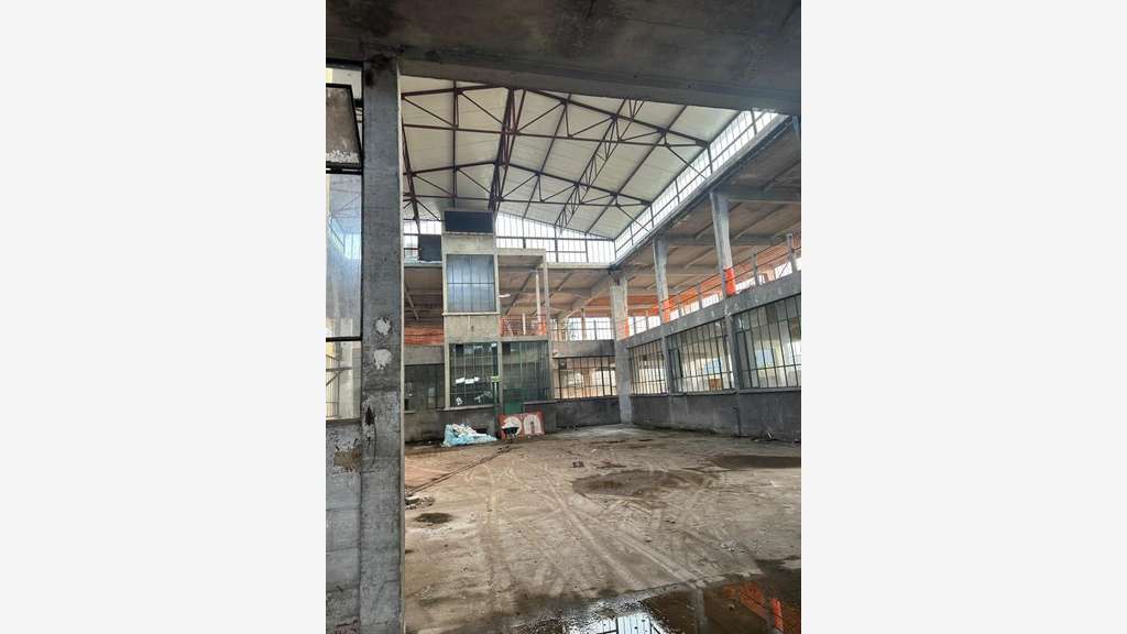 Location locaux 3400m² plein centre de Montluçon 