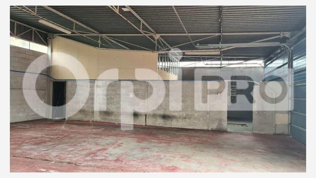 Entrepôt 450m² à louer à Montluçon centre