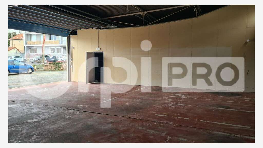 Entrepôt 450m² à louer à Montluçon centre