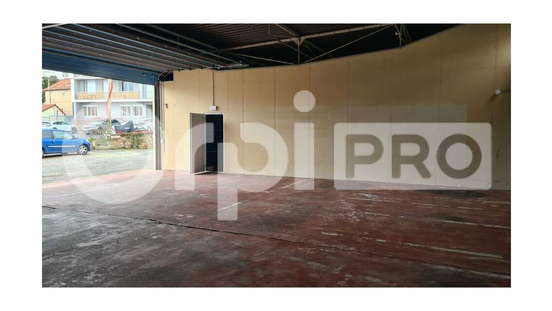 Entrepôt 450m² à louer à Montluçon centre