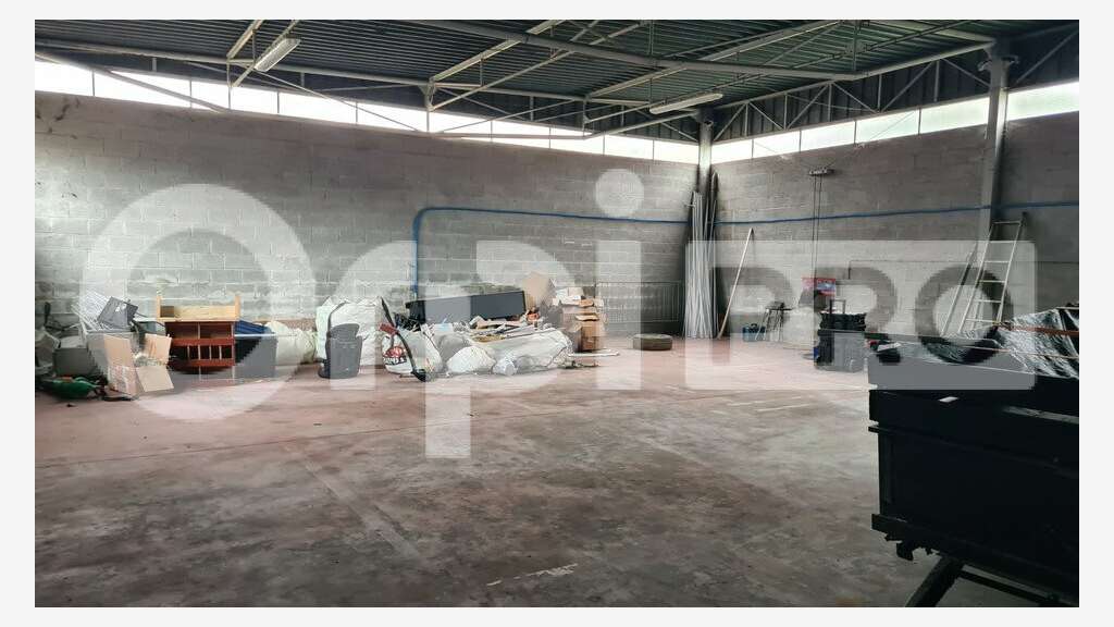 Entrepôt 450m² à louer à Montluçon centre