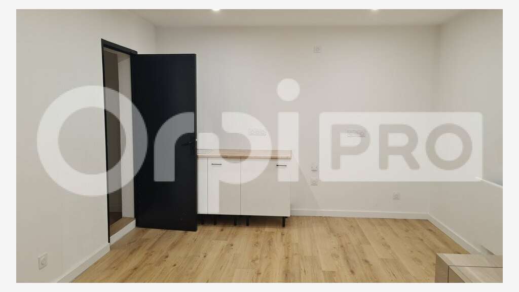 Entrepôt 450m² à louer à Montluçon centre
