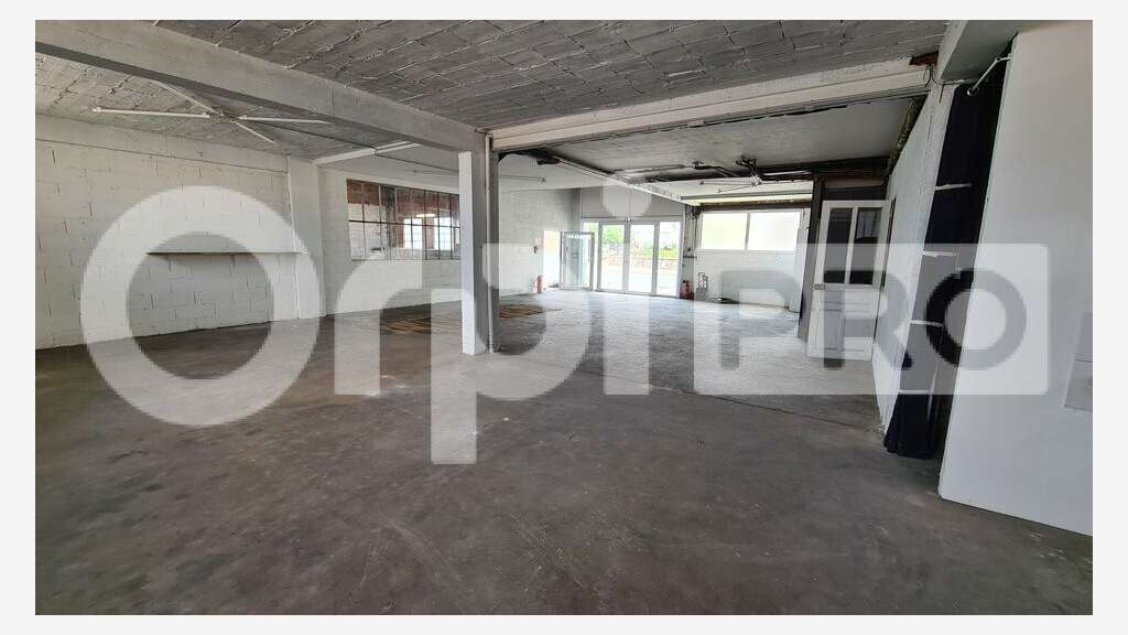 Local d'activité de 400m² à louer dans le 03