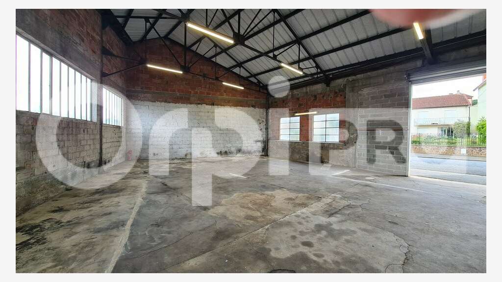 Local d'activité de 400m² à louer dans le 03