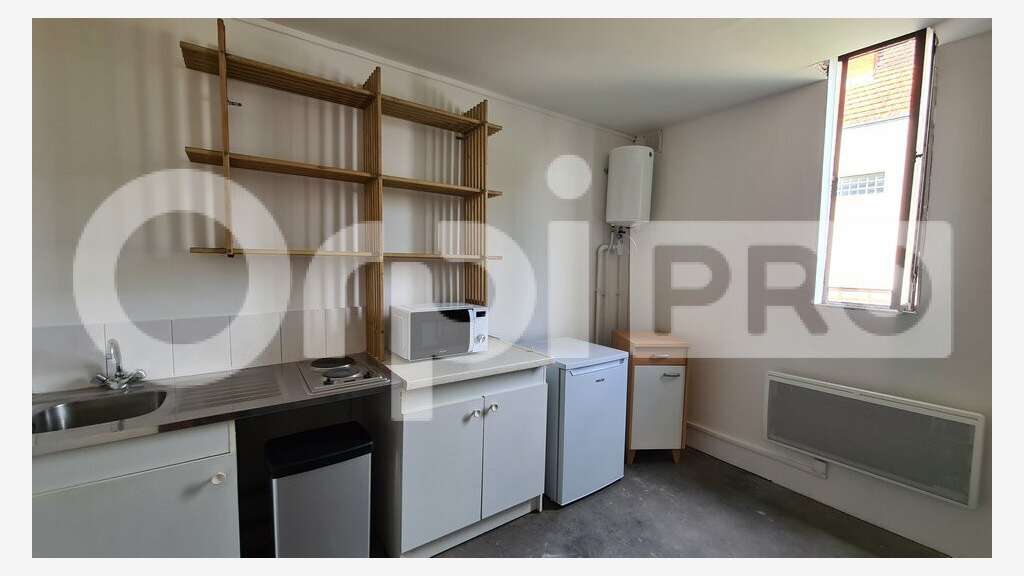 Local d'activité de 400m² à louer dans le 03