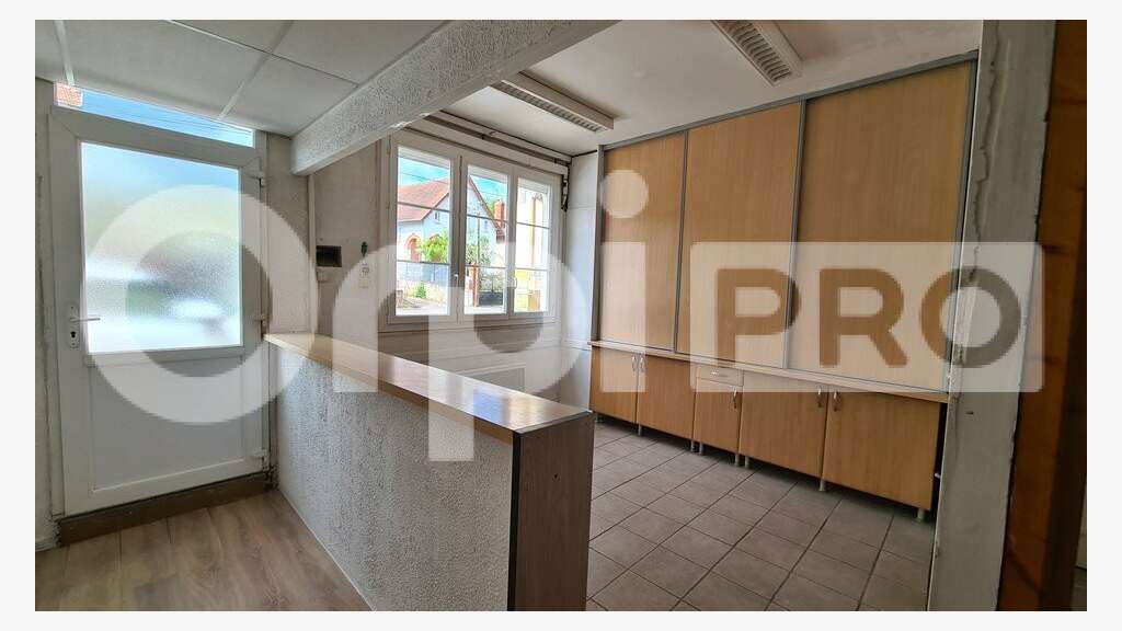 Local d'activité de 400m² à louer dans le 03