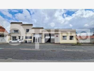 Local d'activité de 400m² à louer dans le 03