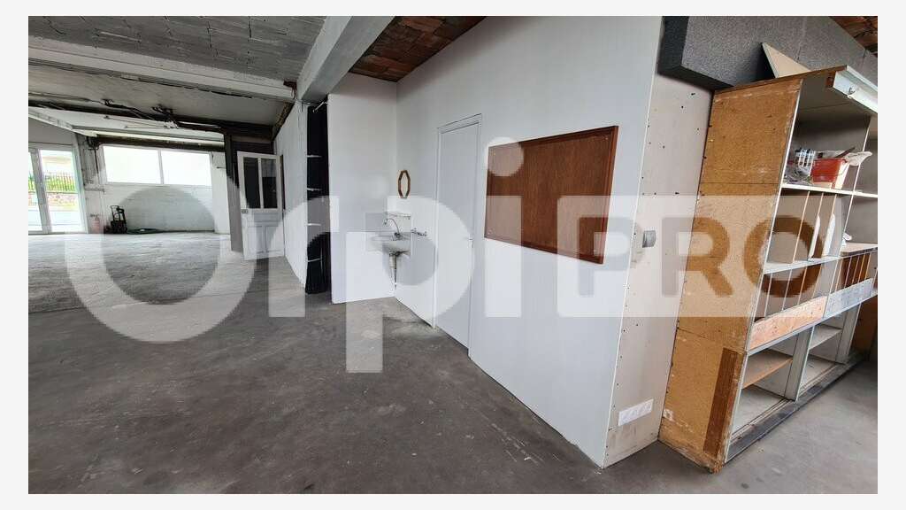 Local d'activité de 400m² à louer dans le 03