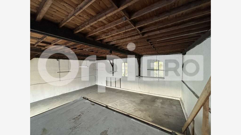 A louer garage auto 180m² au sud de Montluçon
