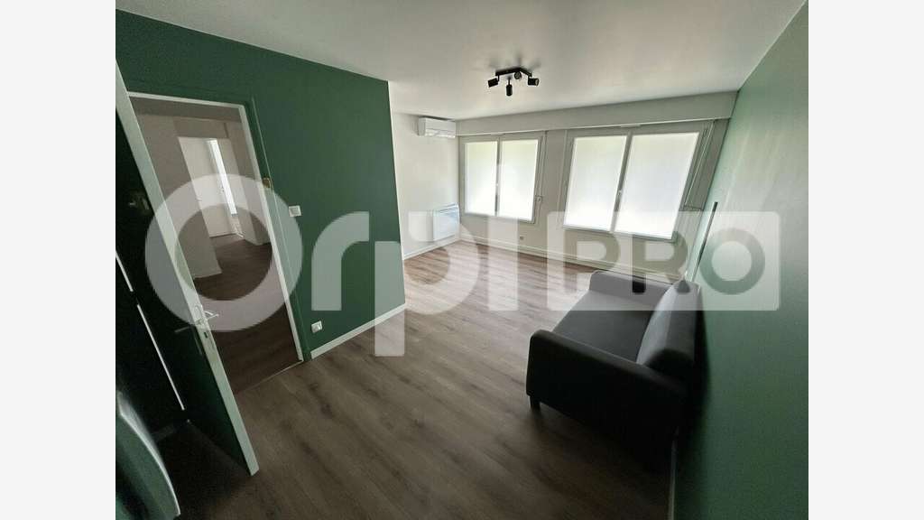 Local professionnel de 70m² à louer à Montluçon