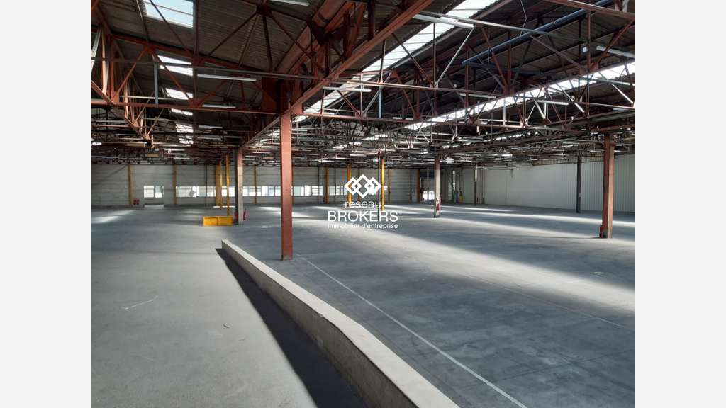 Entrepôt logistique 3855m² à louer à Montmélian