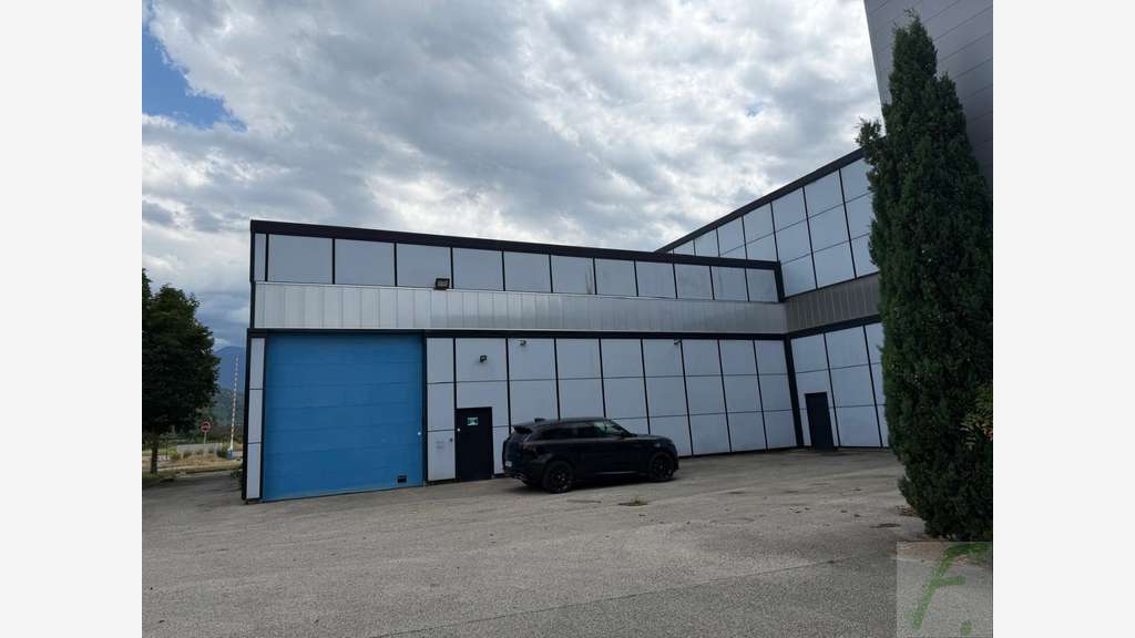 A louer ensemble industriel de 3200m² à Montmélian