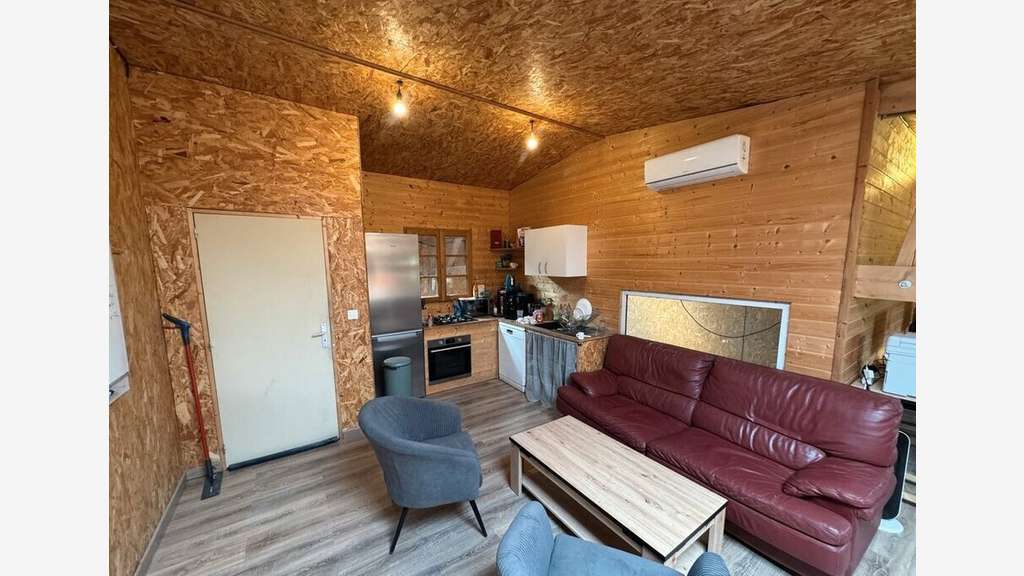 Local à Louer - Entrepot situé à Montmeyran