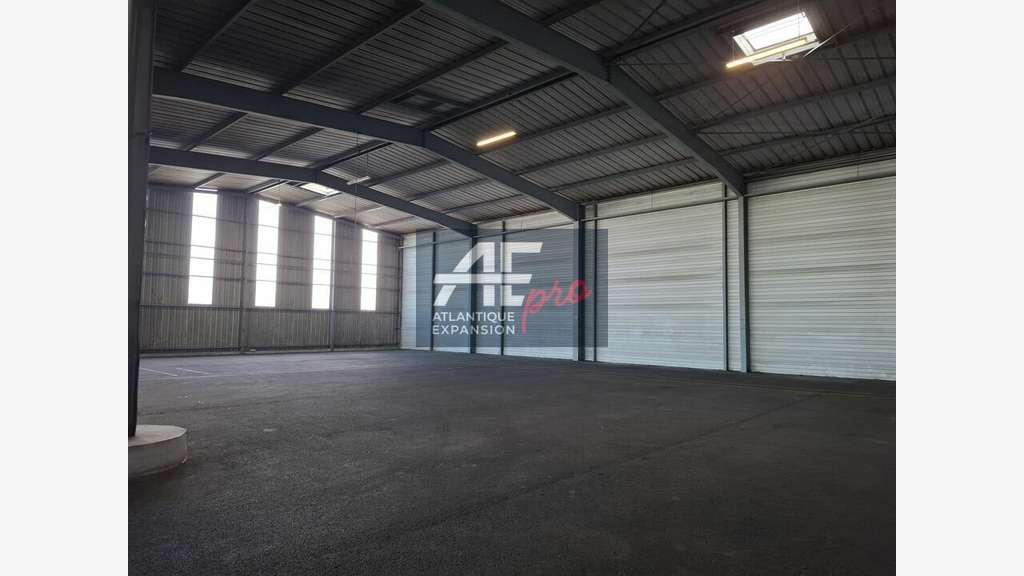 44 - MONTOIR DE BRETAGNE - Entrepôt 1 200 m² d