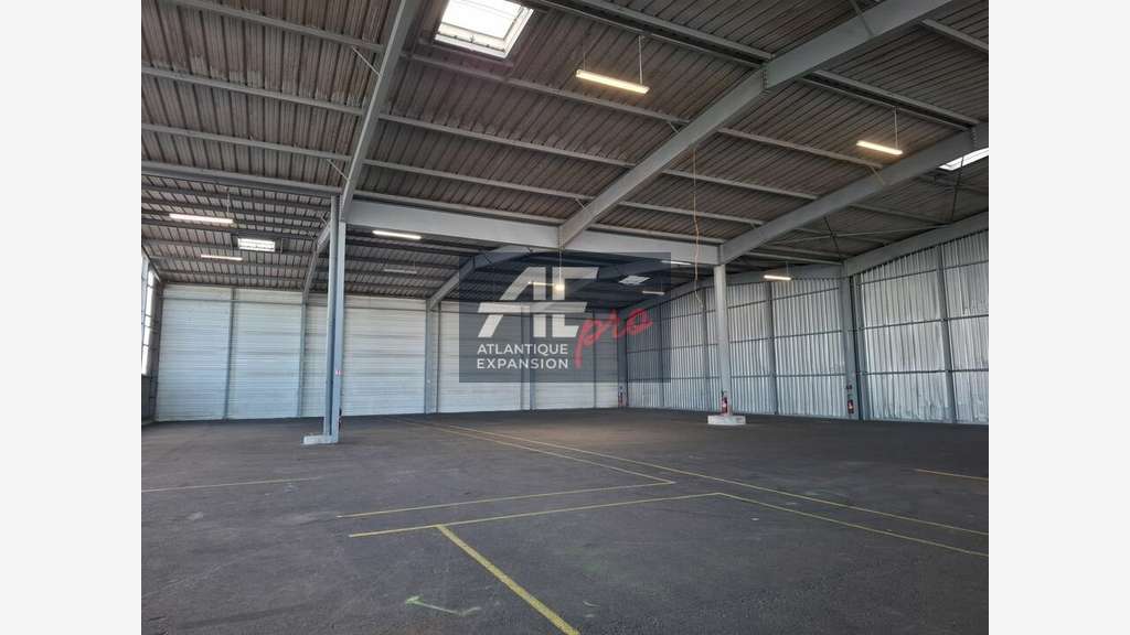 44 - MONTOIR DE BRETAGNE - Entrepôt 1 200 m² d