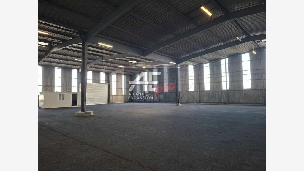 44 - MONTOIR DE BRETAGNE - Entrepôt 1 200 m² d