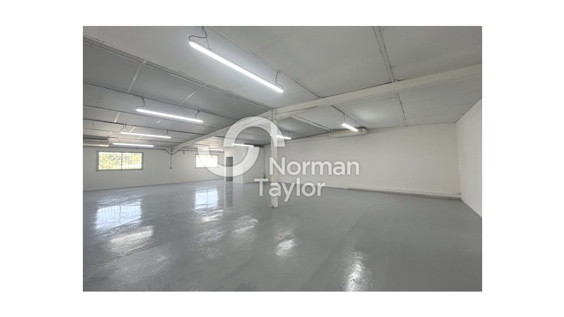 Local d'activité 200m² à louer à St Jean de Védas