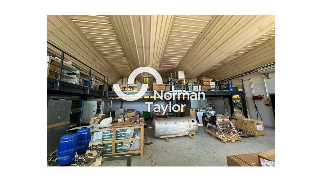 Local d'activité 373m² à louer à Vendargues