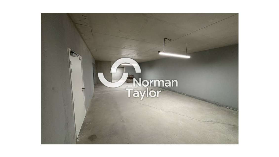 Local logistique 229m² à louer à Montpellier