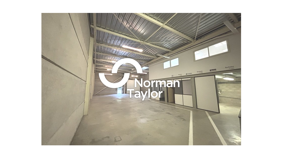 Locaux mixtes 725m² à louer Montpellier Garosud