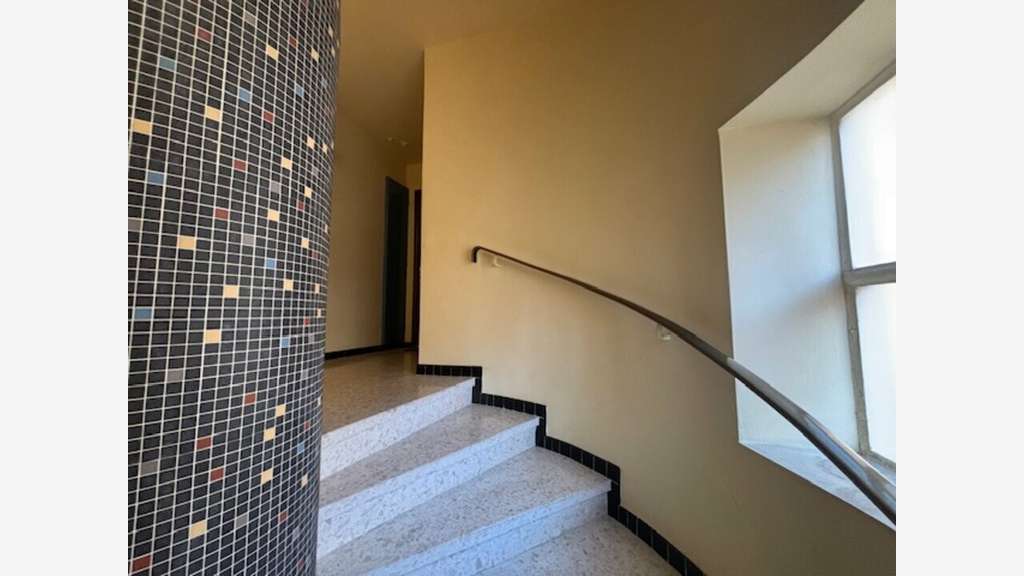 Local professionnel 110m² R+1 à louer Montpellier