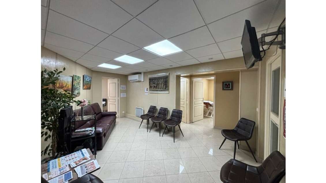 Local professionnel 110m² R+1 à louer Montpellier