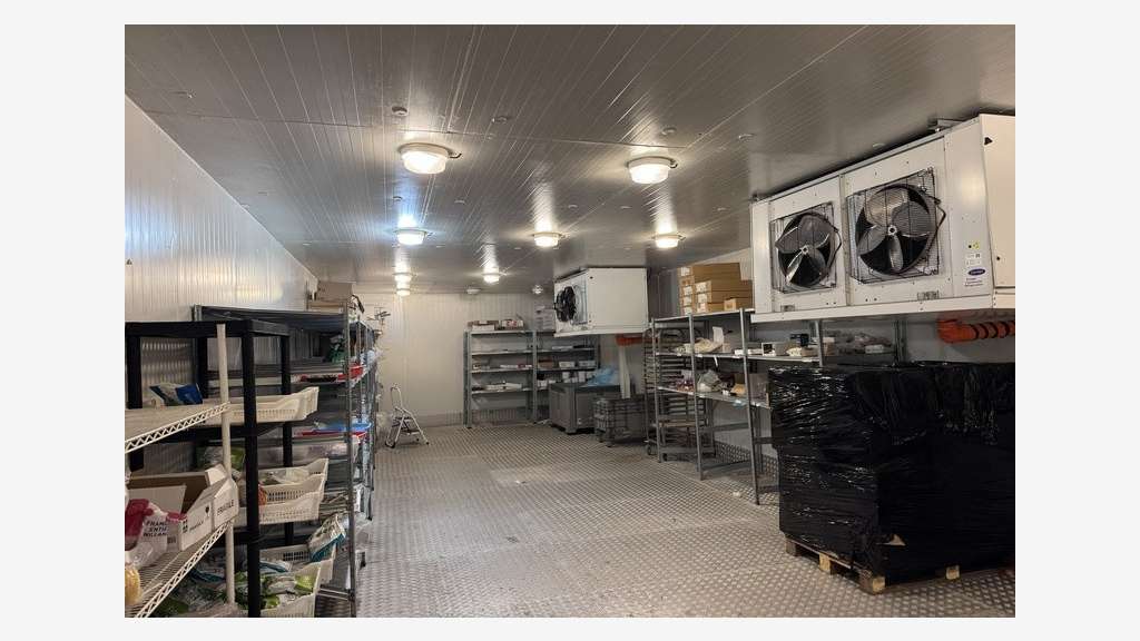 Local activité 1000m² à louer sur Montpellier Sud