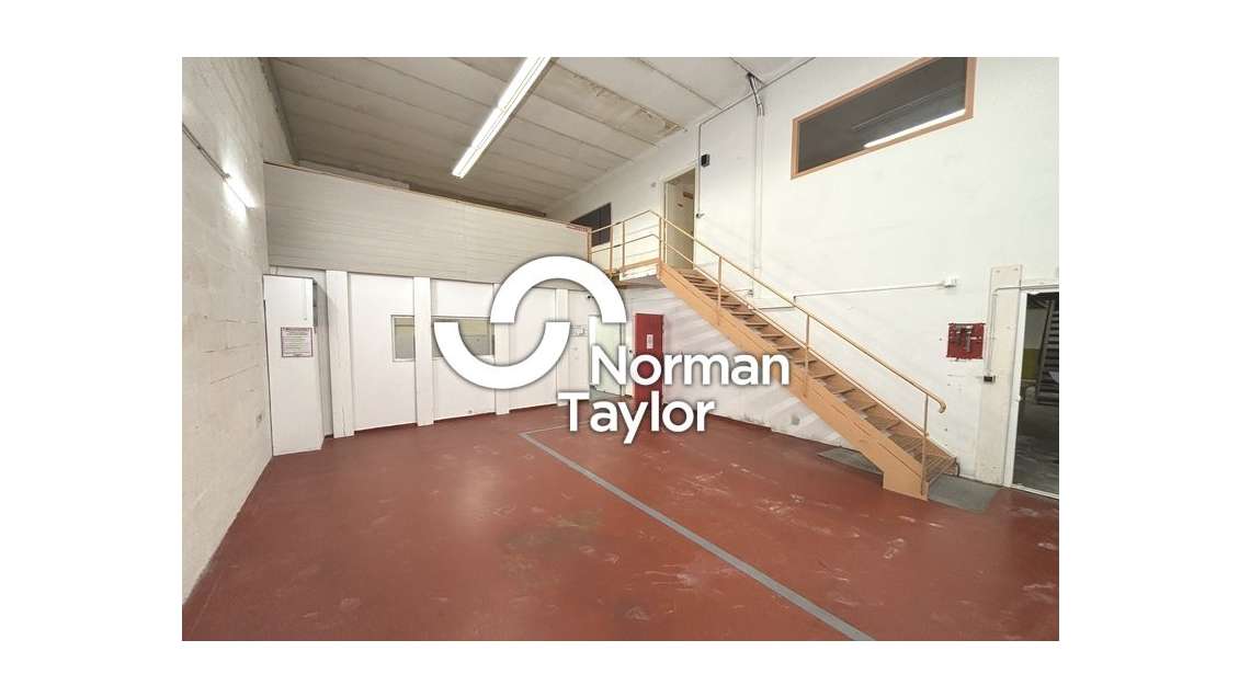 Local d'activité de 332m² à louer à Montpellier