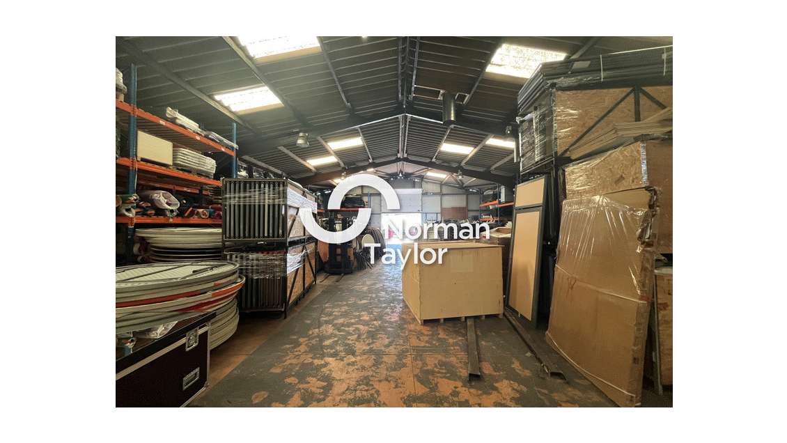 Local d'activité 650m² à louer à Vendargues