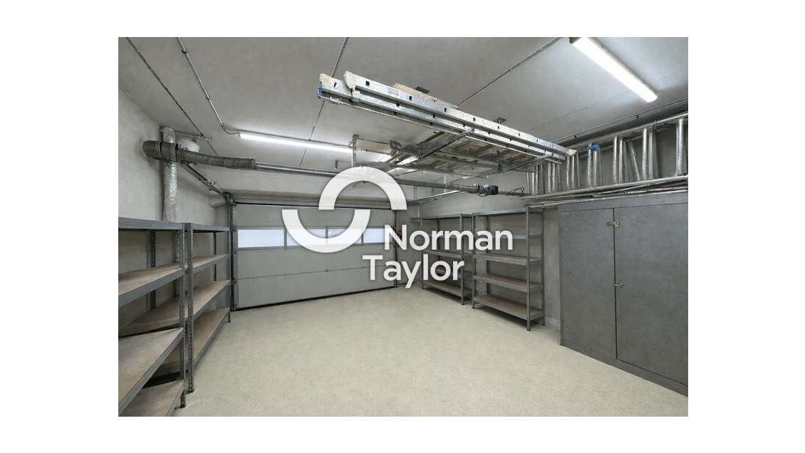 Local d'activité 132m² à louer sur Montpellier Sud