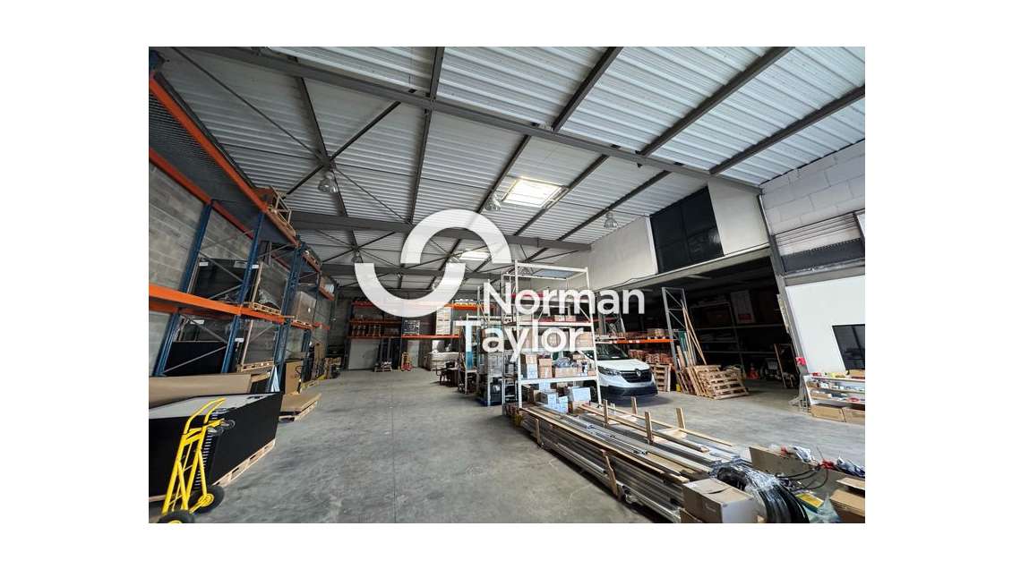 Local d'activité 620m² à louer à Montpellier Nord