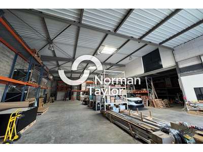 Location Locaux d'activités - Entrepôts à Montpellier