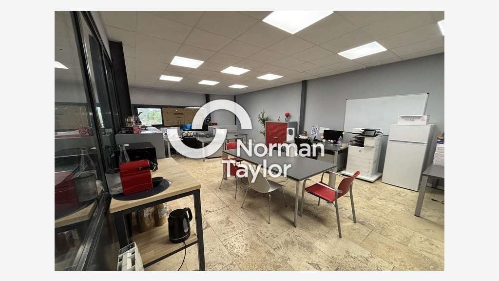 Local d'activité 427m² à louer à Montpellier Est