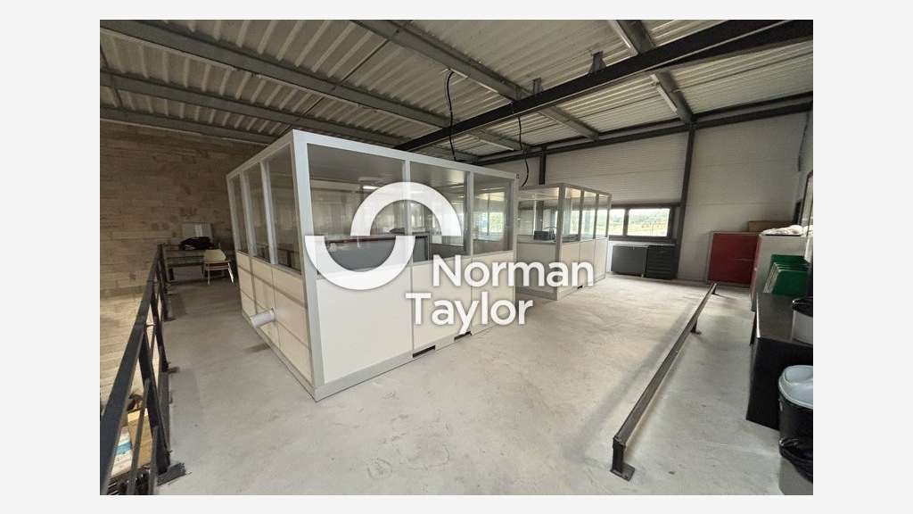 Local d'activité 427m² à louer à Montpellier Est