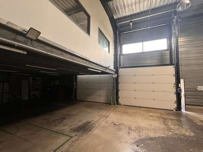 À LOUER Local d'activités de 540 m² avec bureaux