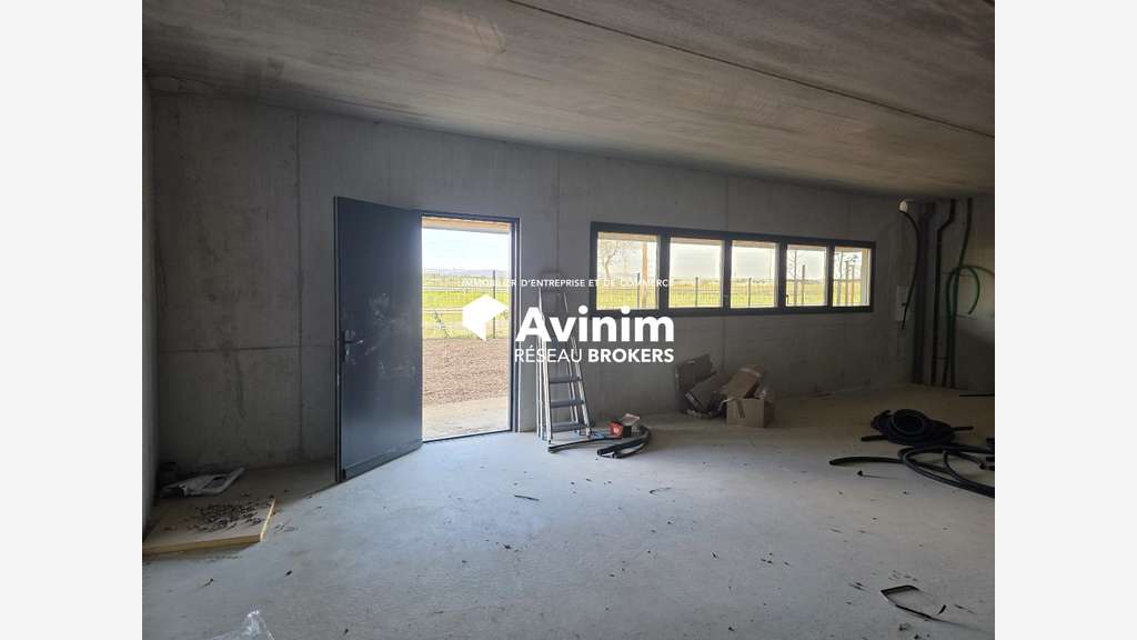 Local d'activité de 256,11 m² - 6 min Sud Ouest M
