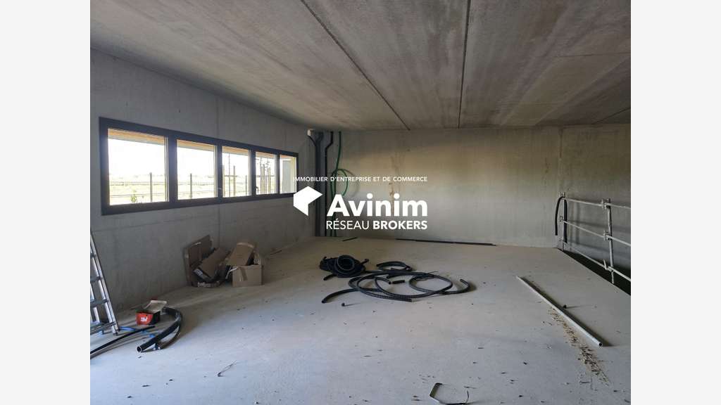 Local d'activité de 256,11 m² - 6 min Sud Ouest M
